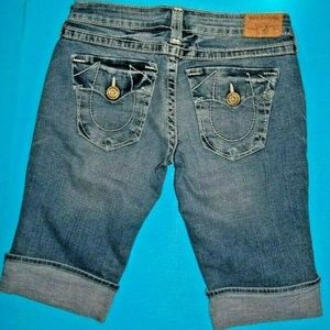 29 TRUE RELIGION SOPHIE HERITAGE BIG T KNEE SHORTS